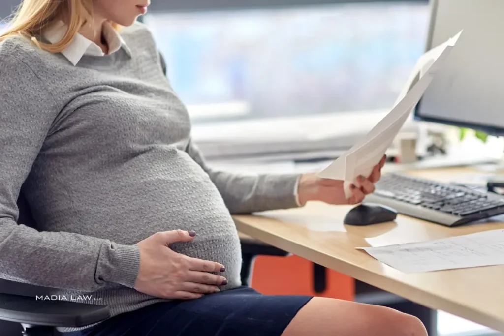 Pregnant women looking at the worksheet